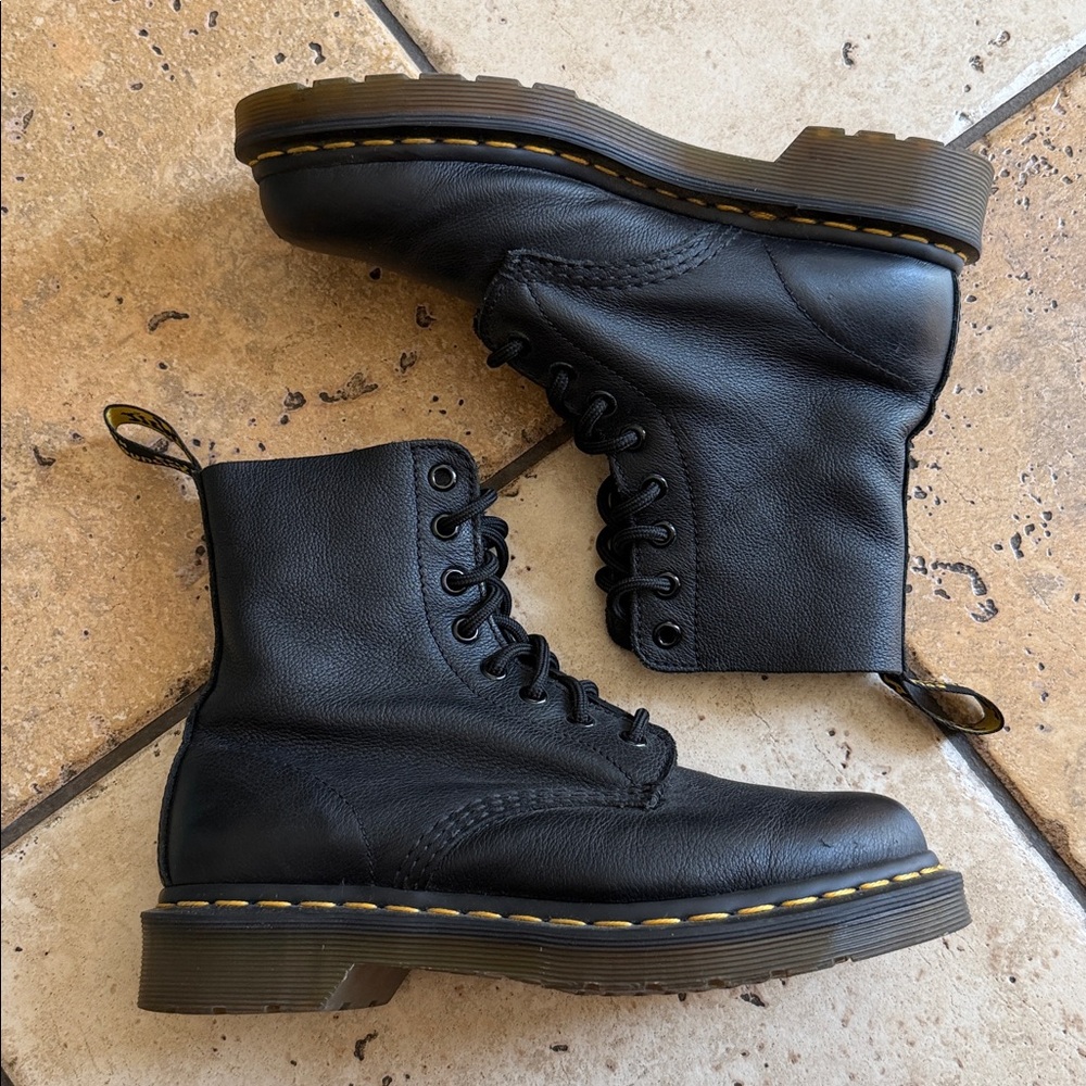 Dr. Martens Pascal Virginia Leather Boots – Soft Black 8-Eye – Women’s 6 - Picture 4 of 9